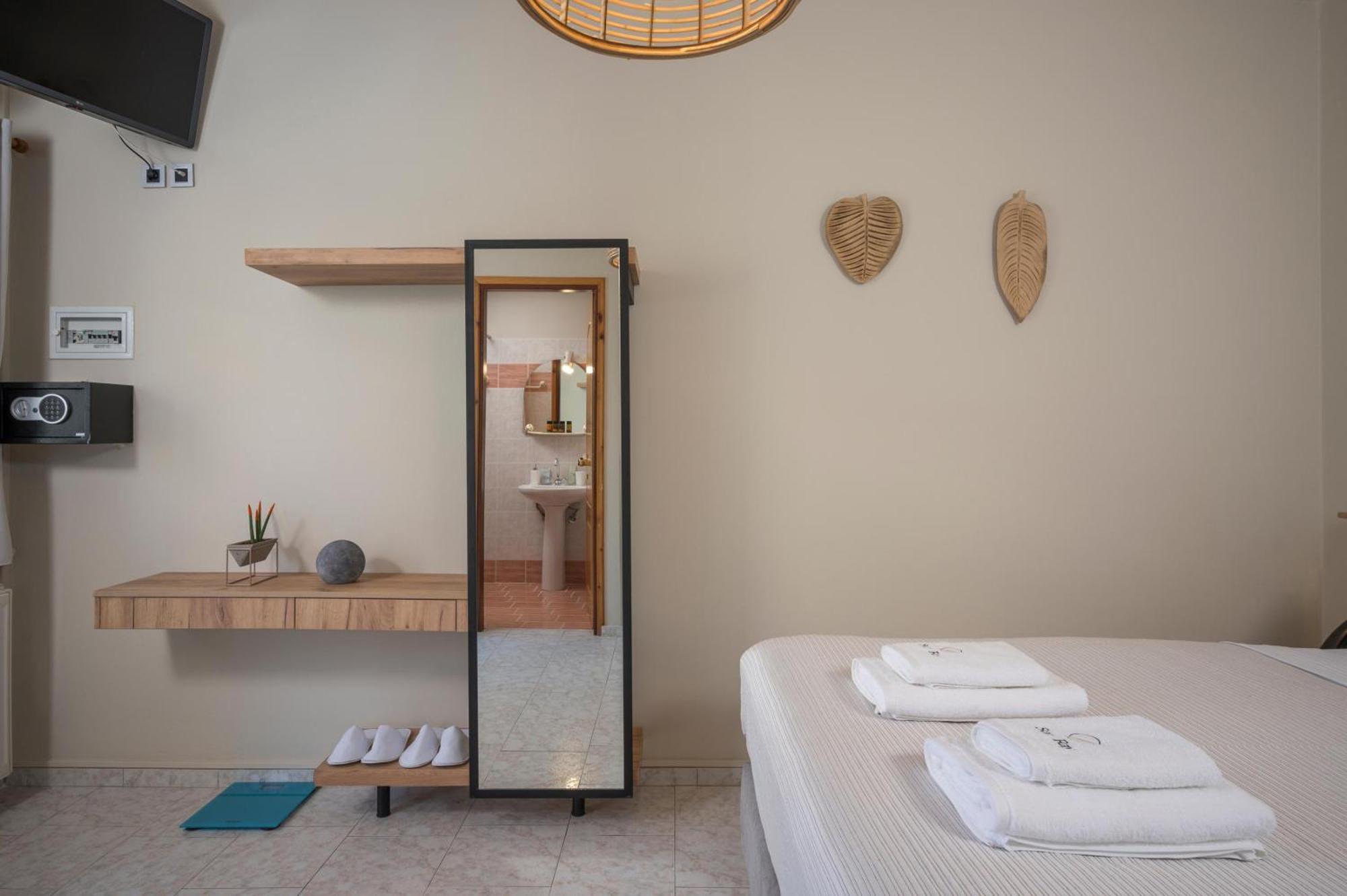 Sun Ray Luxury Apartments Agia Marina Habitación foto