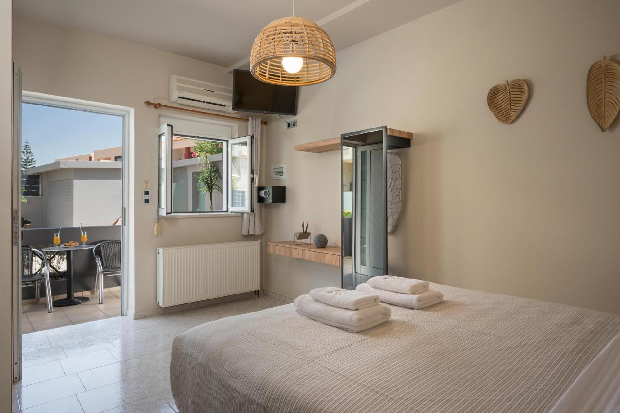 Sun Ray Luxury Apartments Agia Marina Habitación foto