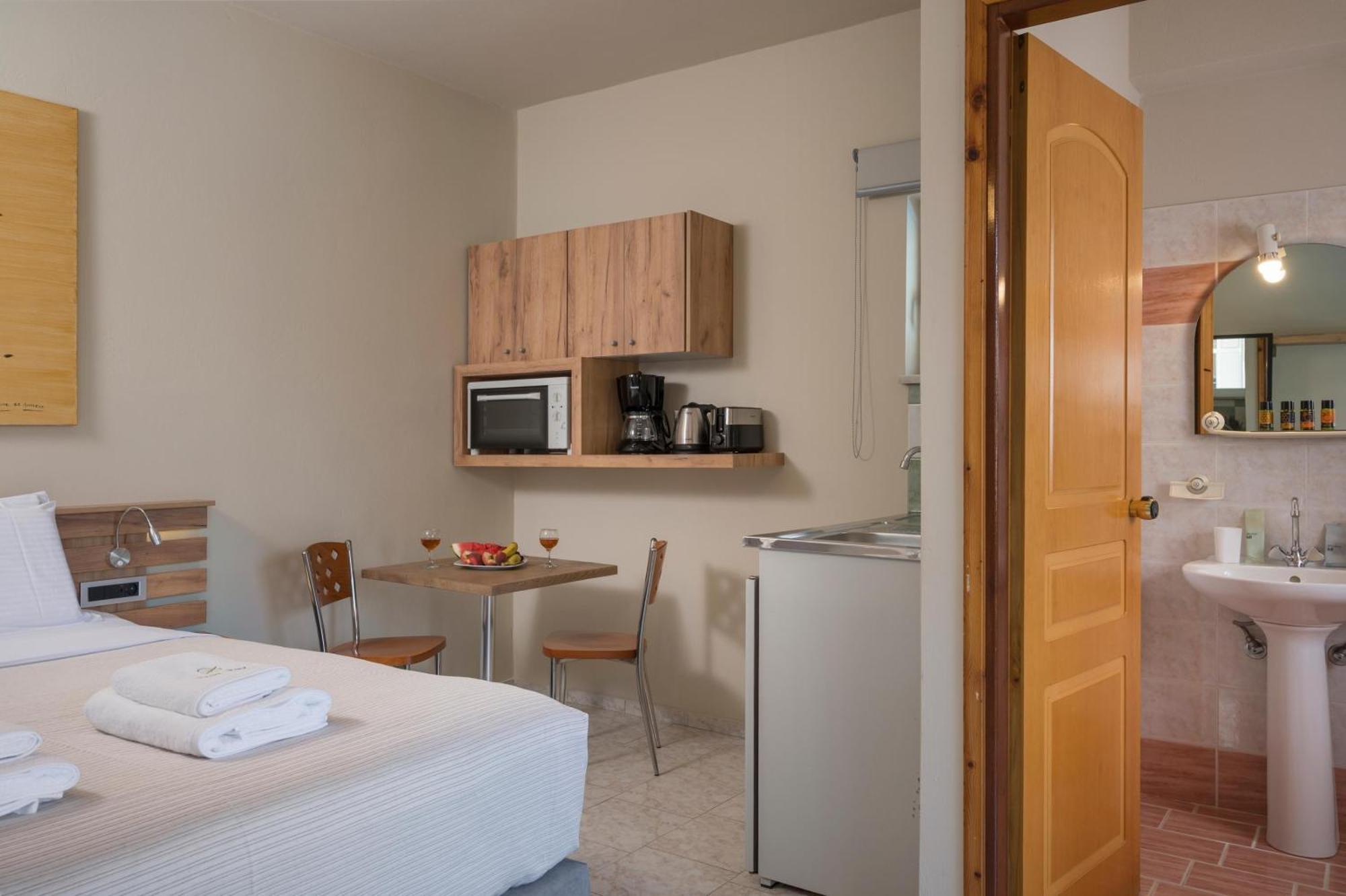 Sun Ray Luxury Apartments Agia Marina Habitación foto