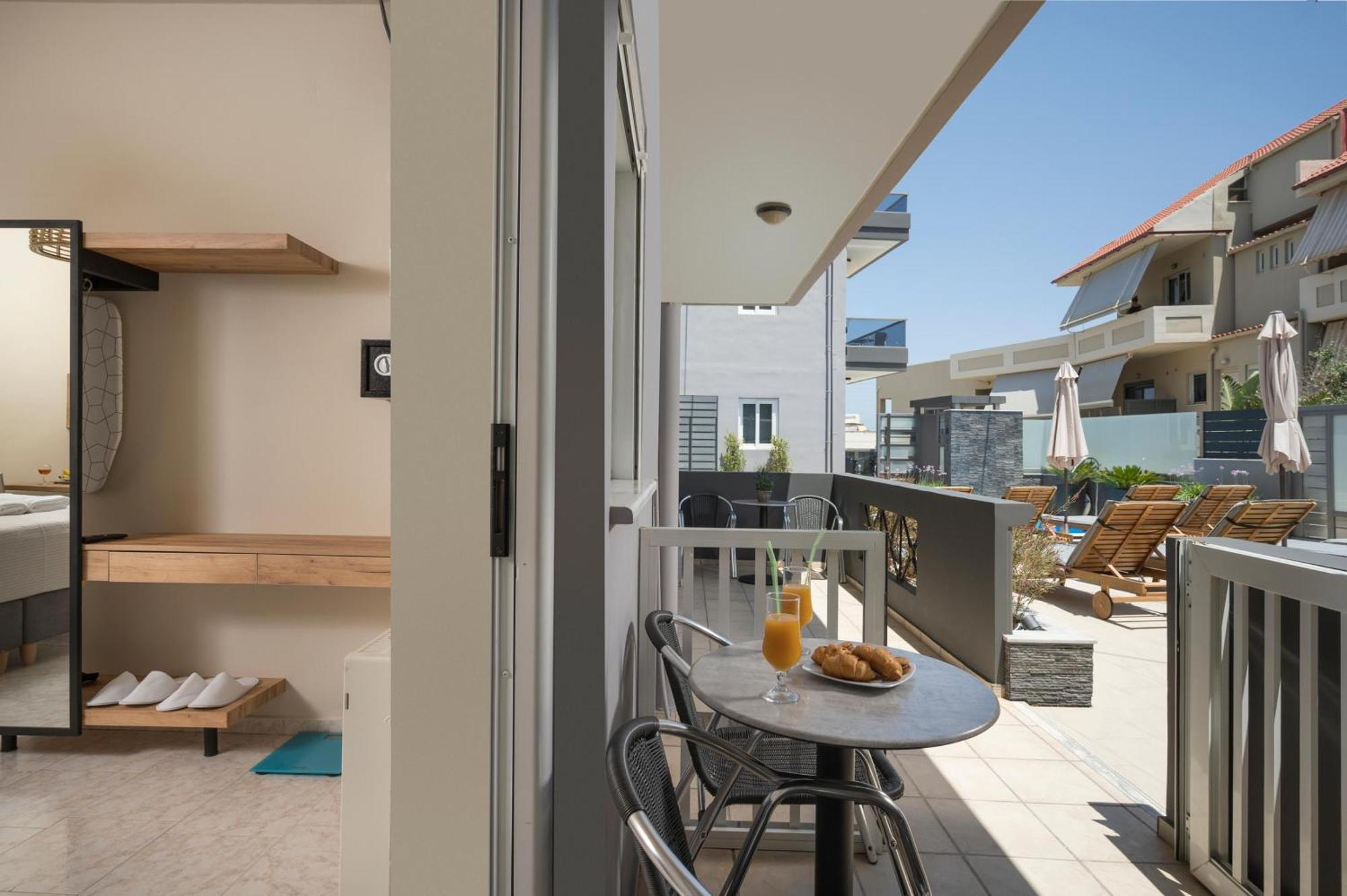 Sun Ray Luxury Apartments Agia Marina Habitación foto