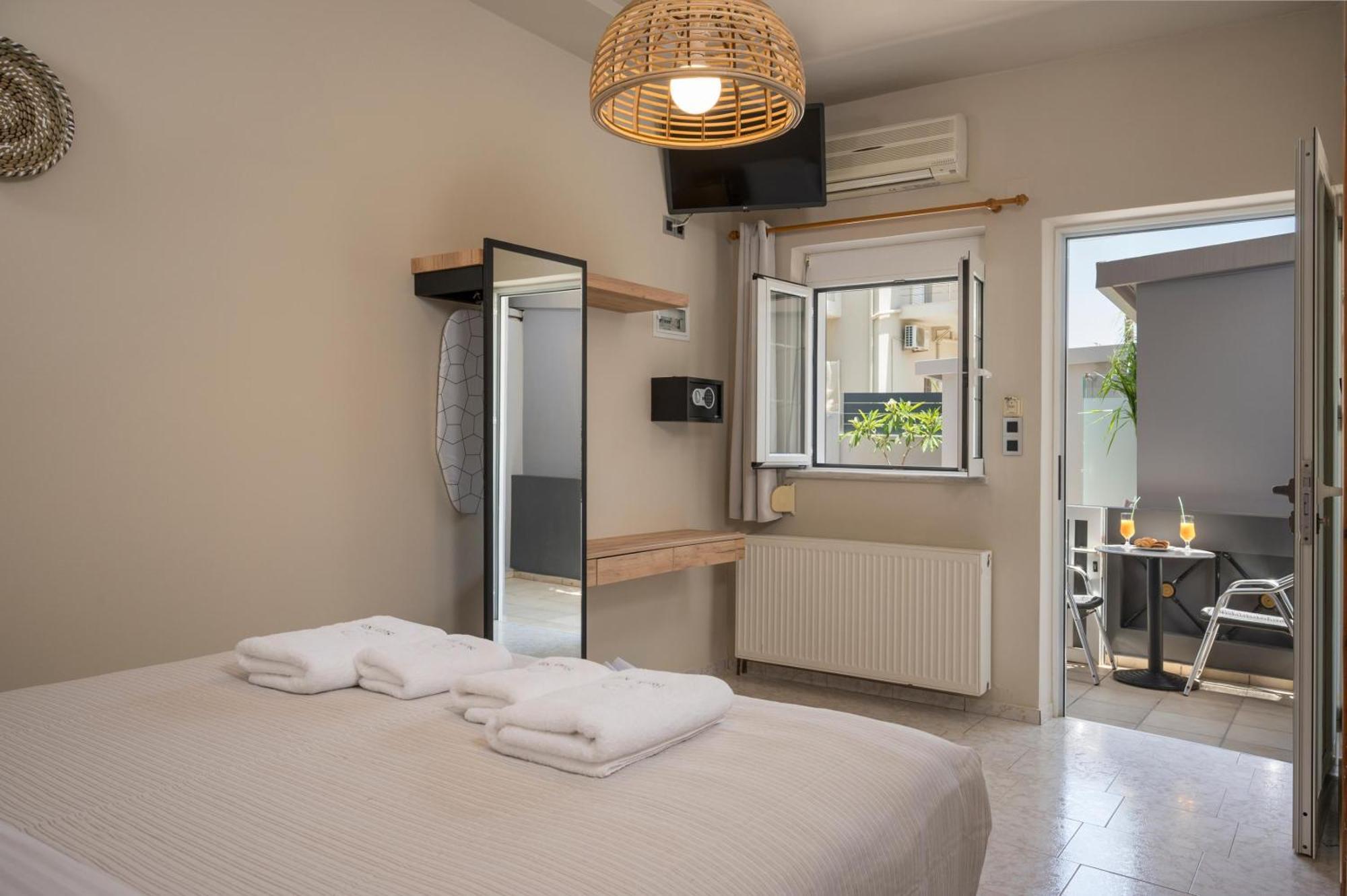 Sun Ray Luxury Apartments Agia Marina Habitación foto