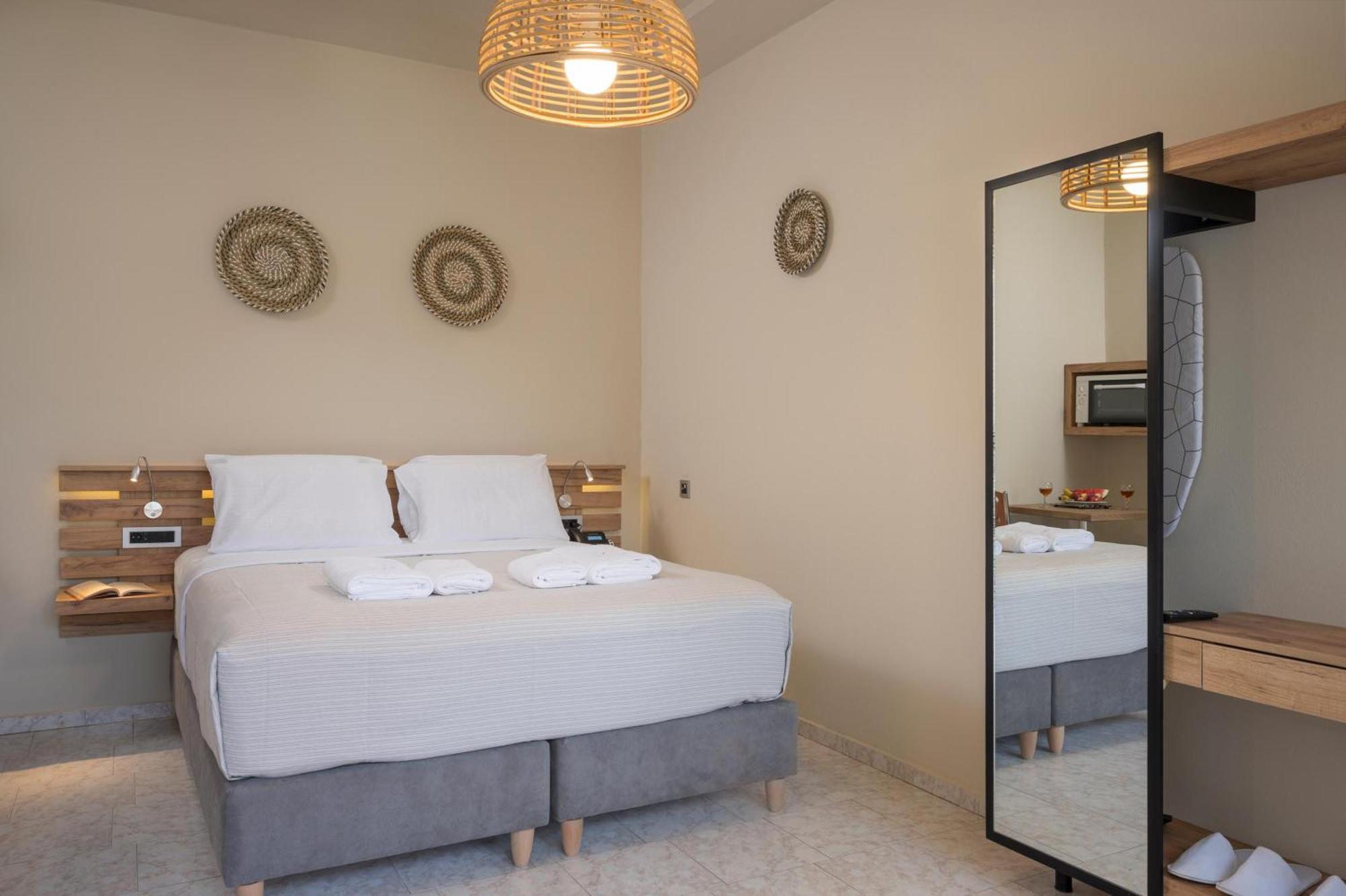 Sun Ray Luxury Apartments Agia Marina Habitación foto